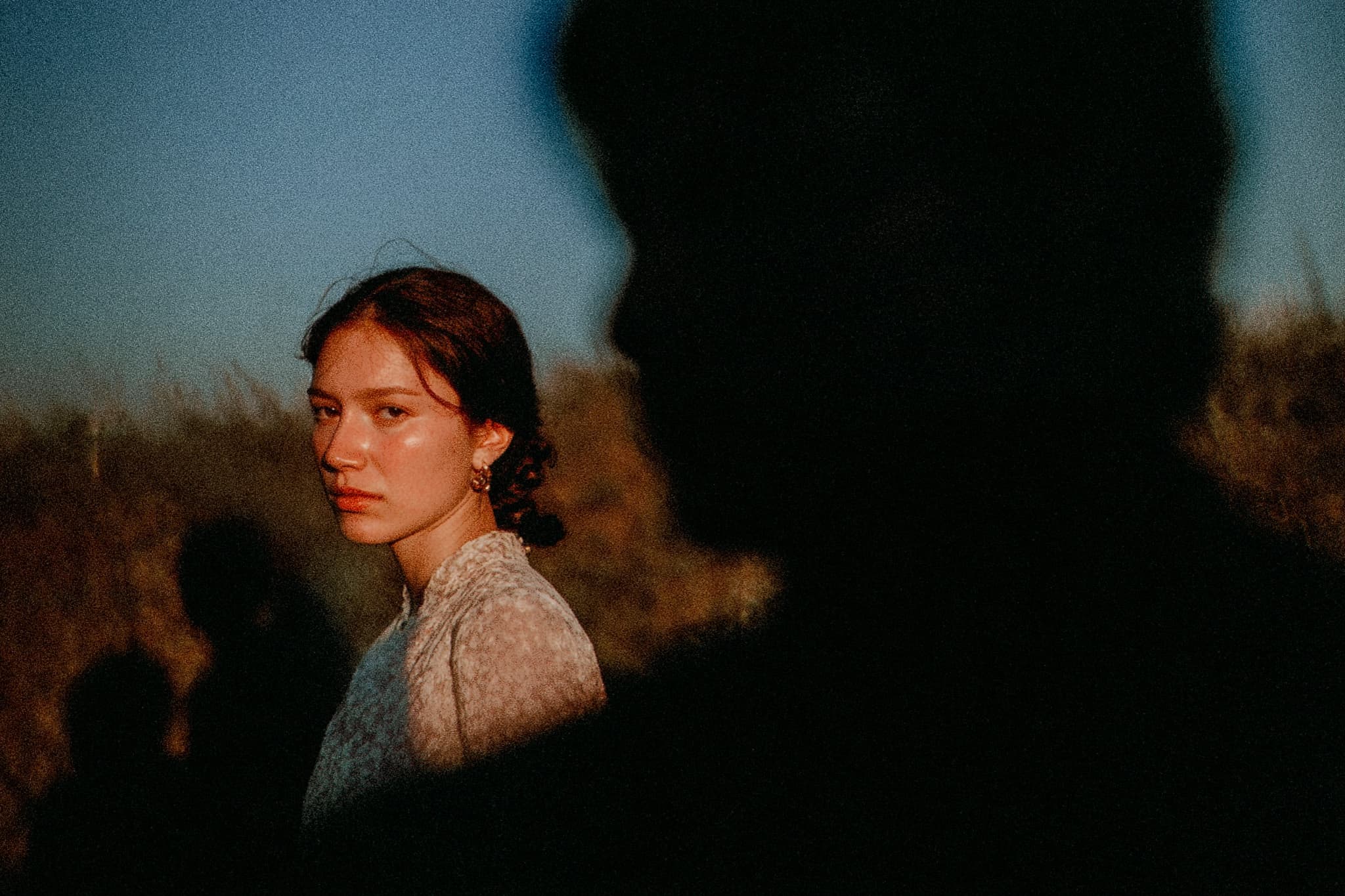 3 DESCRIPTION A Young Adult Woman Is Shown In Side Profile Ou 9be558a1 631f 4481 Bfb6 9a9ca61e5bba 1