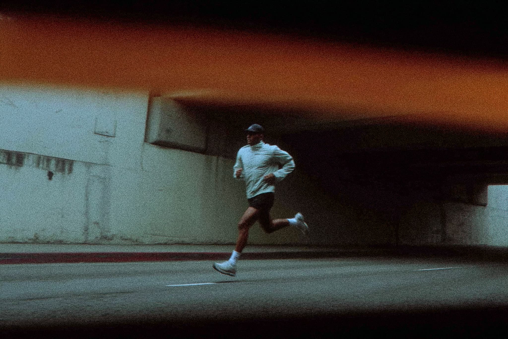 4 DESCRIPTION A Lone Runner Is Captured Mid Stride In An Urba 76d71c1b 8389 45c2 83fd Bfa0075c924e 3